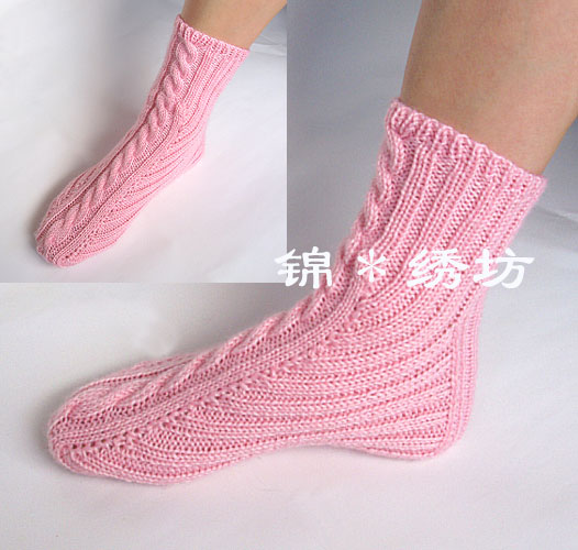 Красивые носки связанные спицами,необычной вязки.