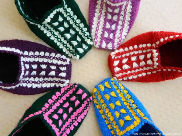 Тапочки связанные спицами-Turkish mini bow tie slipper socks.Разнообразие вариантов.