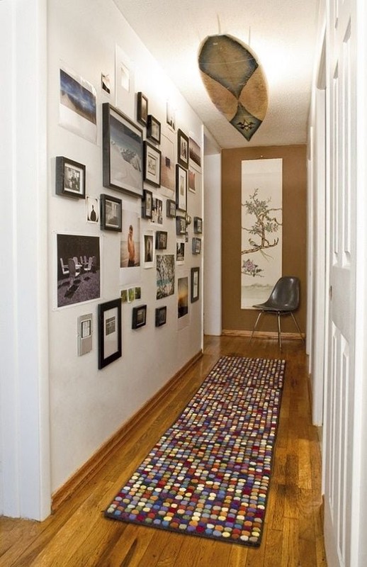 20 идей, как можно украсить узкий коридор